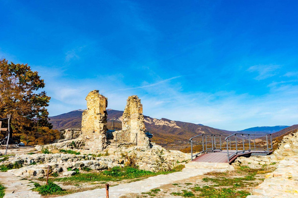 ujarma-castle-ruins-01.original