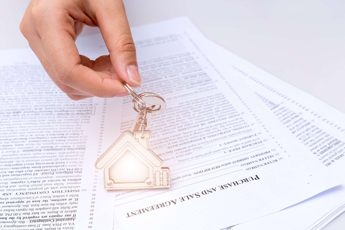 woman-hand-and-home-key
