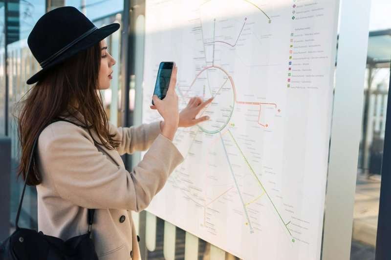 woman-takes-photo-of-map-public-transport-ro.max-800x600