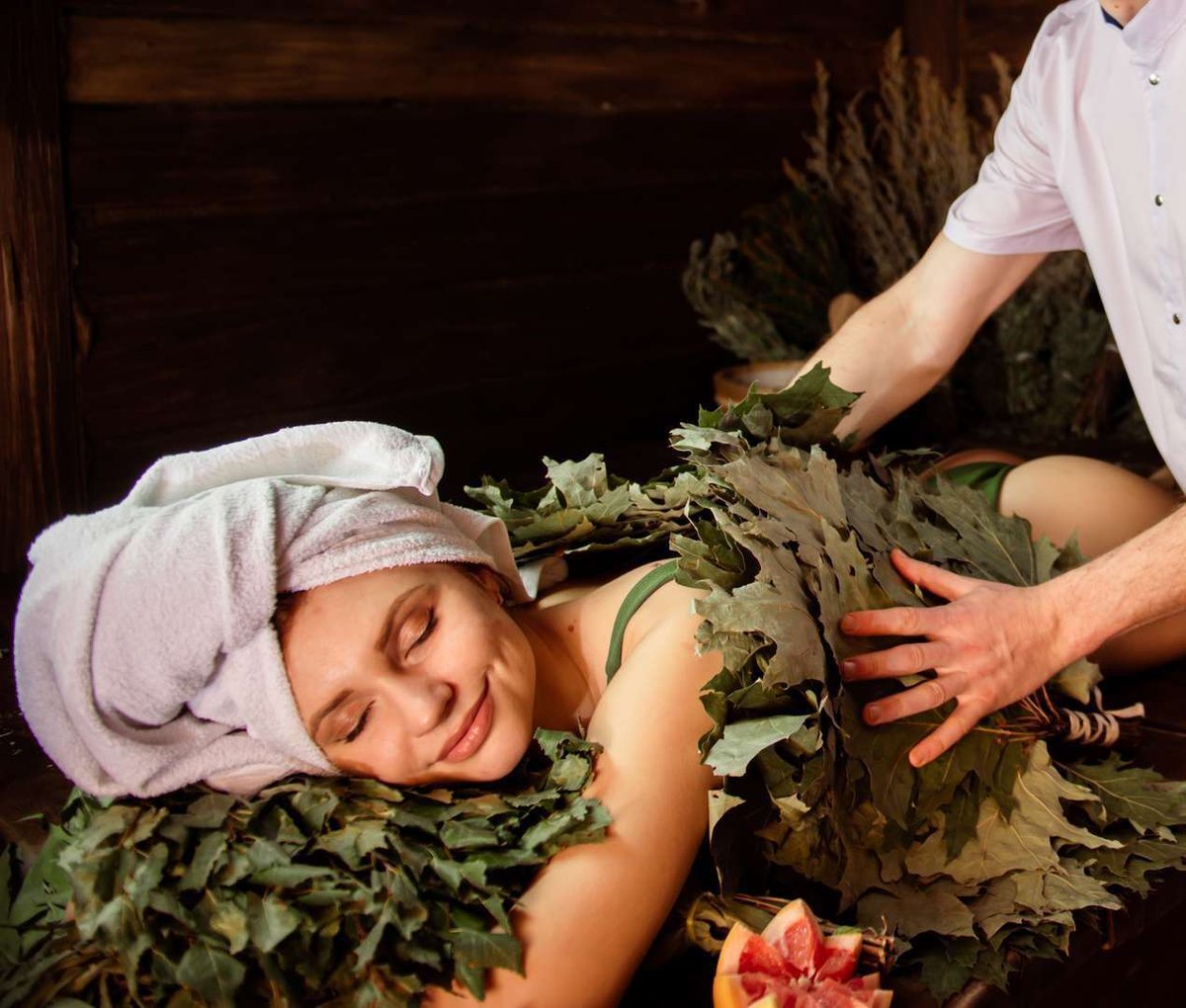Обертывание листьями в СПА-салоне