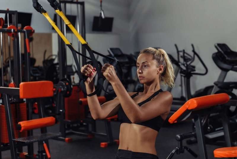 young-woman-is-training-with-fitness-straps-.max-800x600